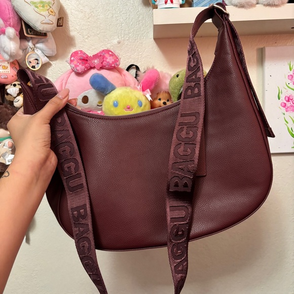 NWOT BAGGU Medium Recycled Leather Crescent Bag
Mahogany - Picture 4 of 8